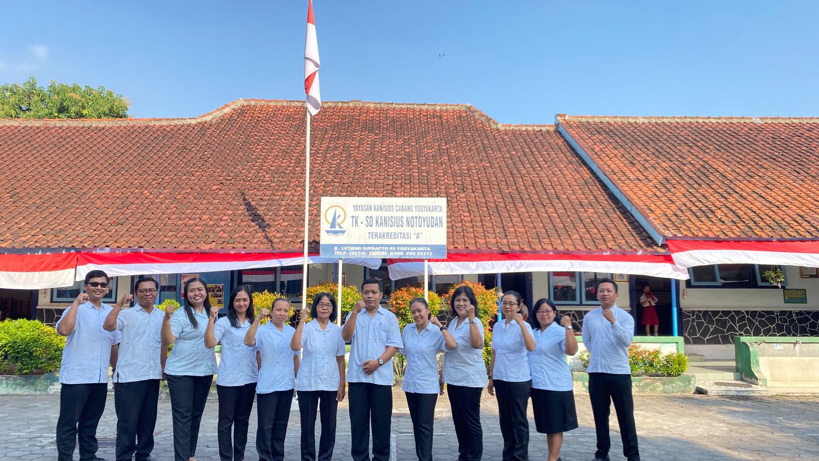Keluarga Besar Guru dan Karyawan TK-SD Kanisius Notoyudan