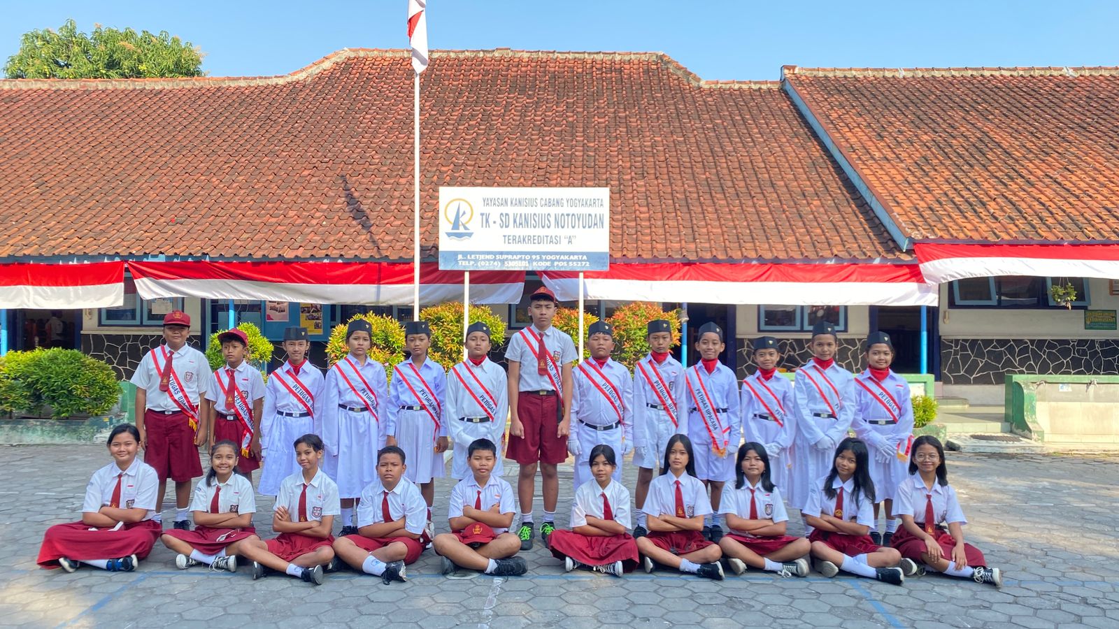 Petugas Upacara HUT ke-80 Republik Indonesia